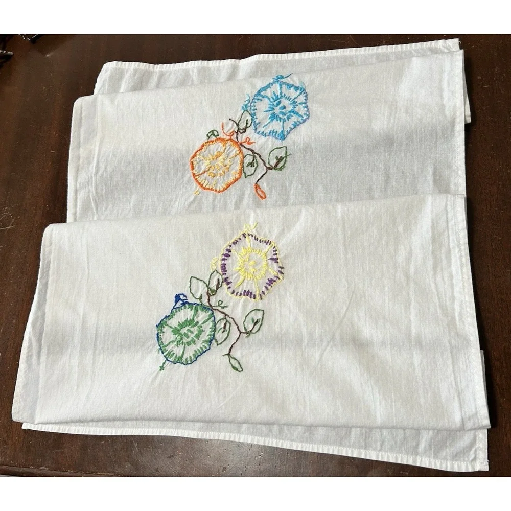 Vintage Hand Embroidery Floral Table Runner Dresser Scrf 33